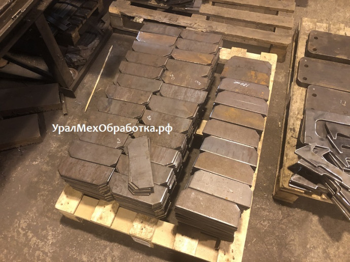 Рубка металла гильотиной